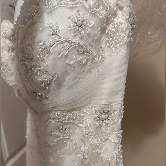 Oleg Cassini wedding dress ivory size 4 - Picture 7 of 11